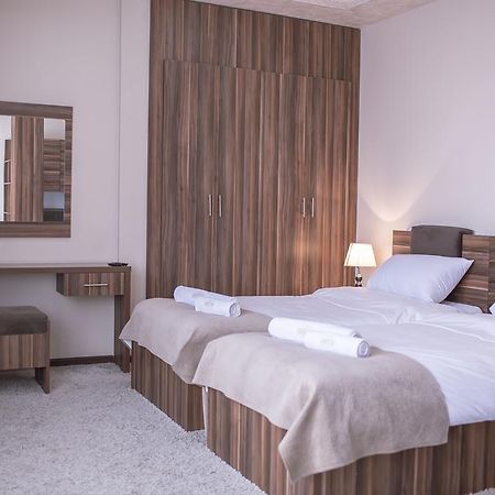 Hotel Semitronix Peja Exteriör bild