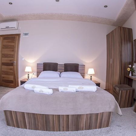 Hotel Semitronix Peja Exteriör bild