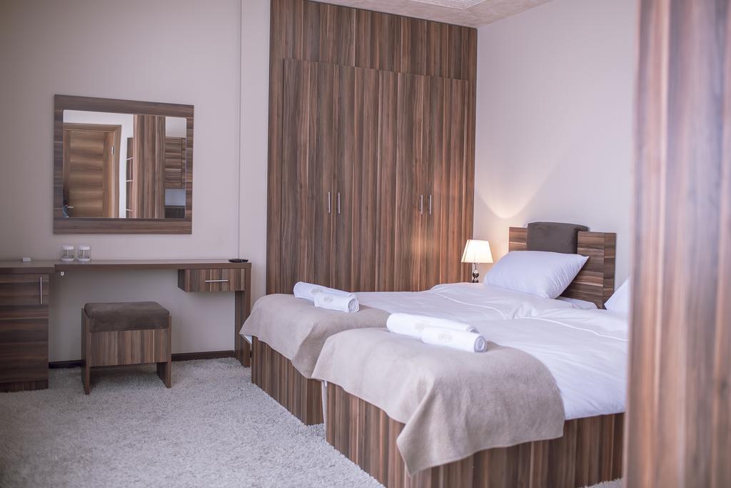 Hotel Semitronix Peja Exteriör bild