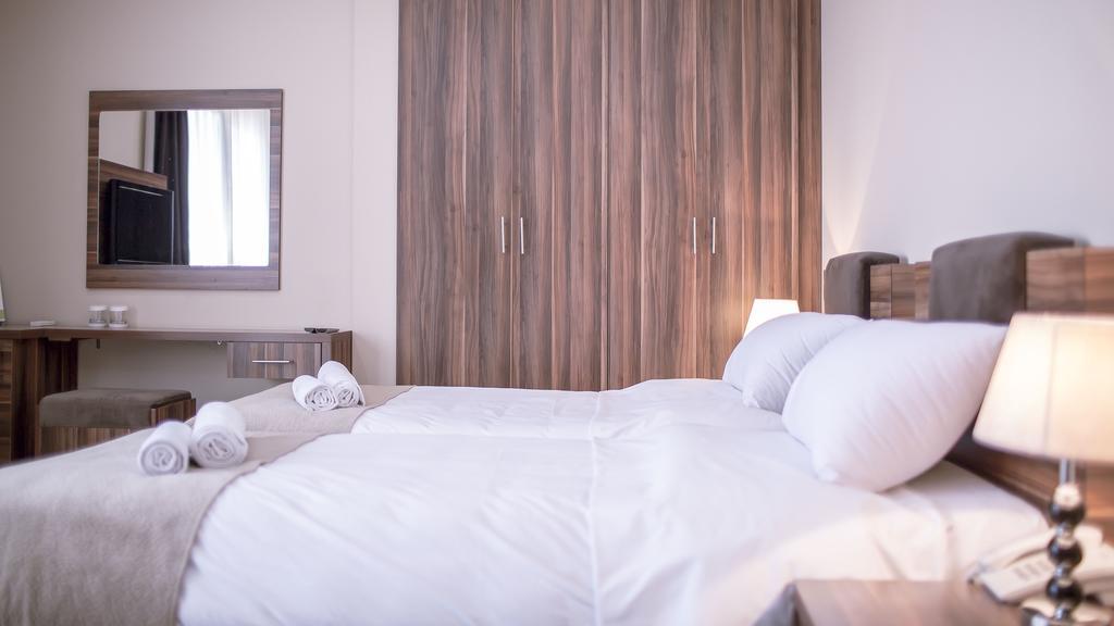 Hotel Semitronix Peja Exteriör bild