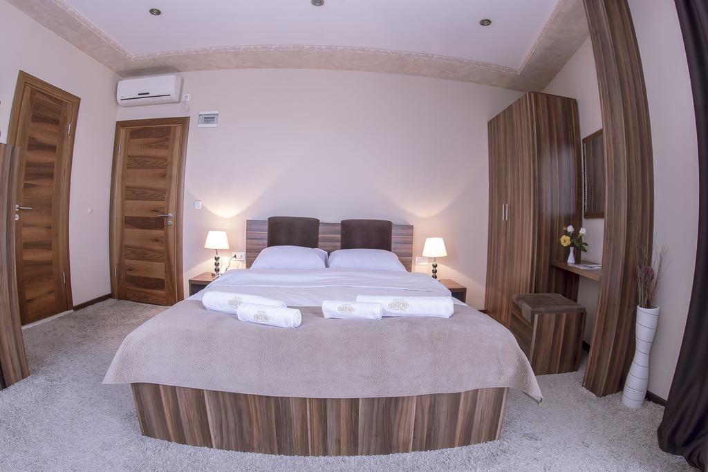 Hotel Semitronix Peja Exteriör bild
