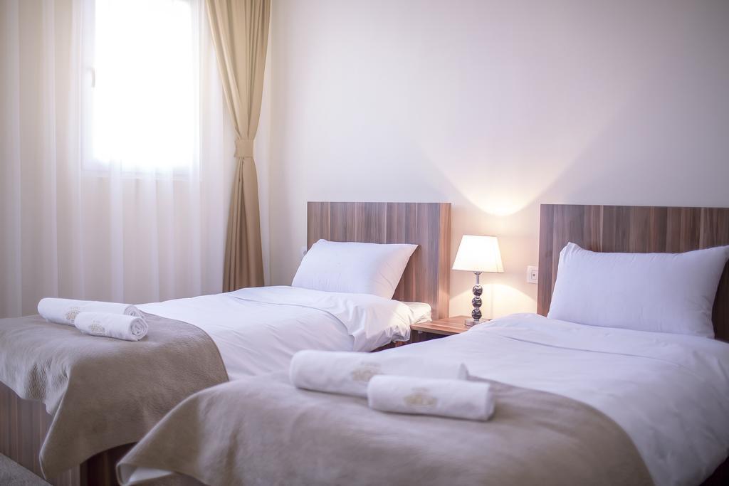 Hotel Semitronix Peja Exteriör bild