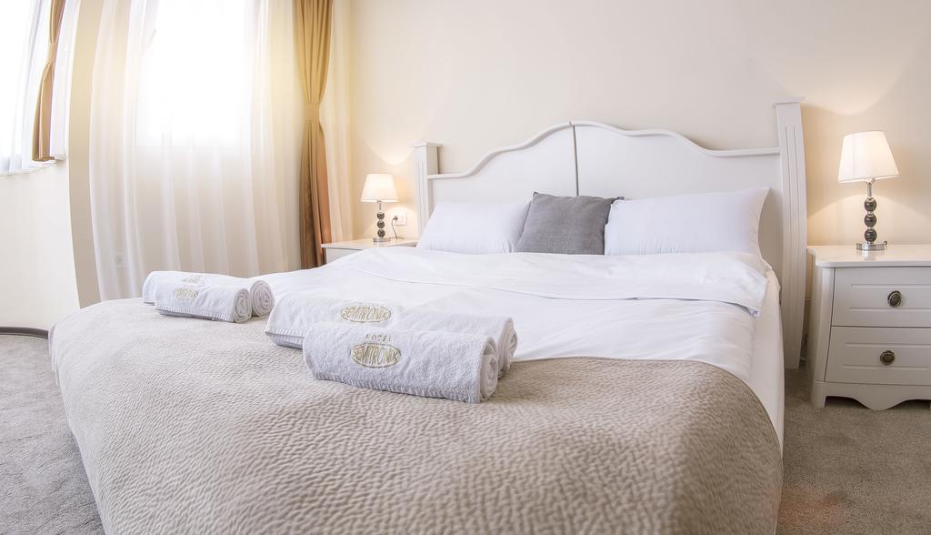Hotel Semitronix Peja Exteriör bild