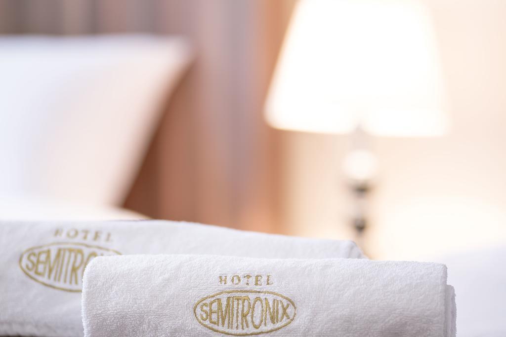 Hotel Semitronix Peja Exteriör bild