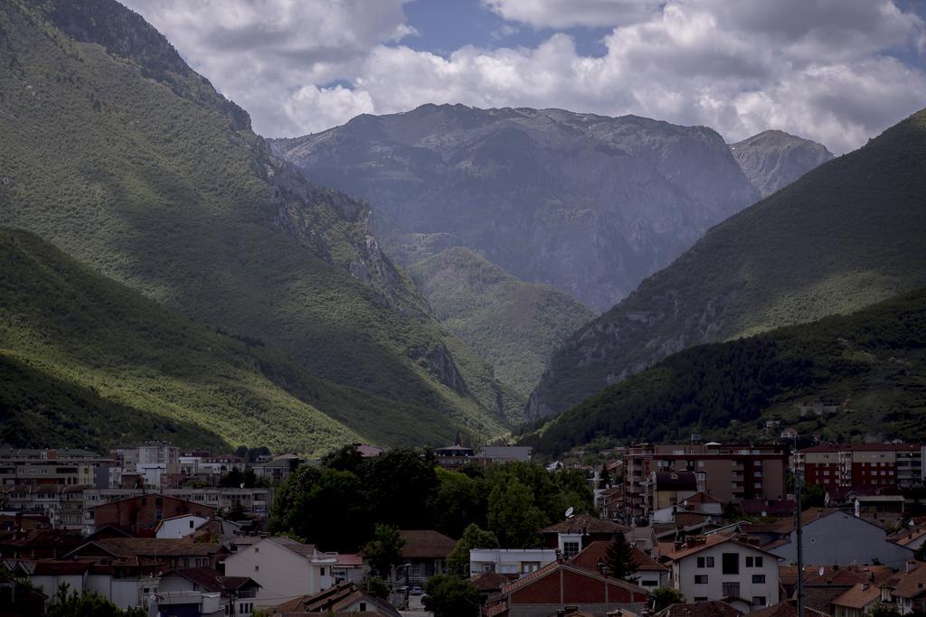 Hotel Semitronix Peja Exteriör bild