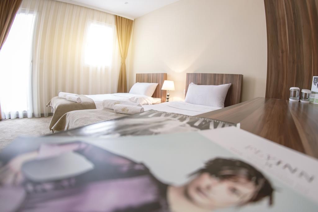 Hotel Semitronix Peja Exteriör bild